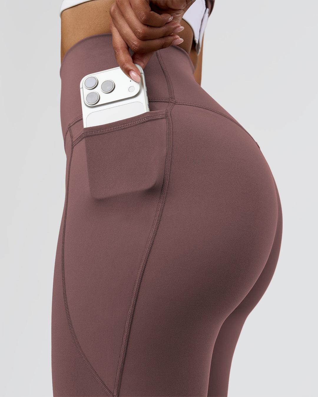 Woman wearing Fusion V-Contour Ultra High-Rise 7/8 Legging Pockets - Cocoa Powder | Model:Jordan | Size:S - view 3