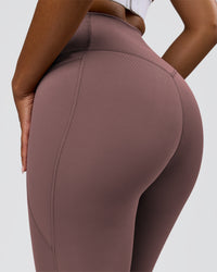 Woman wearing Fusion V-Contour Ultra High-Rise 7/8 Legging Pockets - Cocoa Powder | Model:Jordan | Size:S | Thumbnail Index: 6