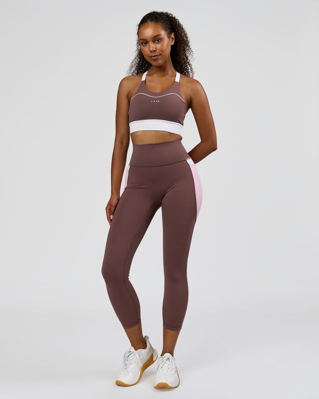 Woman wearing Fusion V-Contour Ultra High-Rise 7/8 Legging Pockets - Cocoa Powder-Marshmallow-White | Model:Jordan | Size:S - view 8