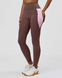 Woman wearing Fusion V-Contour Ultra High-Rise Full Length Legging Pockets - Cocoa Powder-Marshmallow-White | Model:Jordan | Size:S | Thumbnail Index: 0