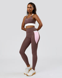Woman wearing Fusion V-Contour Ultra High-Rise Full Length Legging Pockets - Cocoa Powder-Marshmallow-White | Model:Jordan | Size:S | Thumbnail Index: 4