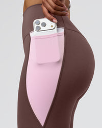 Woman wearing Fusion V-Contour Ultra High-Rise Full Length Legging Pockets - Cocoa Powder-Marshmallow-White | Model:Jordan | Size:S | Thumbnail Index: 7