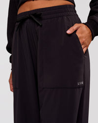 Woman wearing Bend Woven Pant - Black | Model:Charli | Size:XS | Thumbnail Index: 3