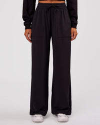 Woman wearing Bend Woven Pant - Black | Model:Charli | Size:XS | Thumbnail Index: 9