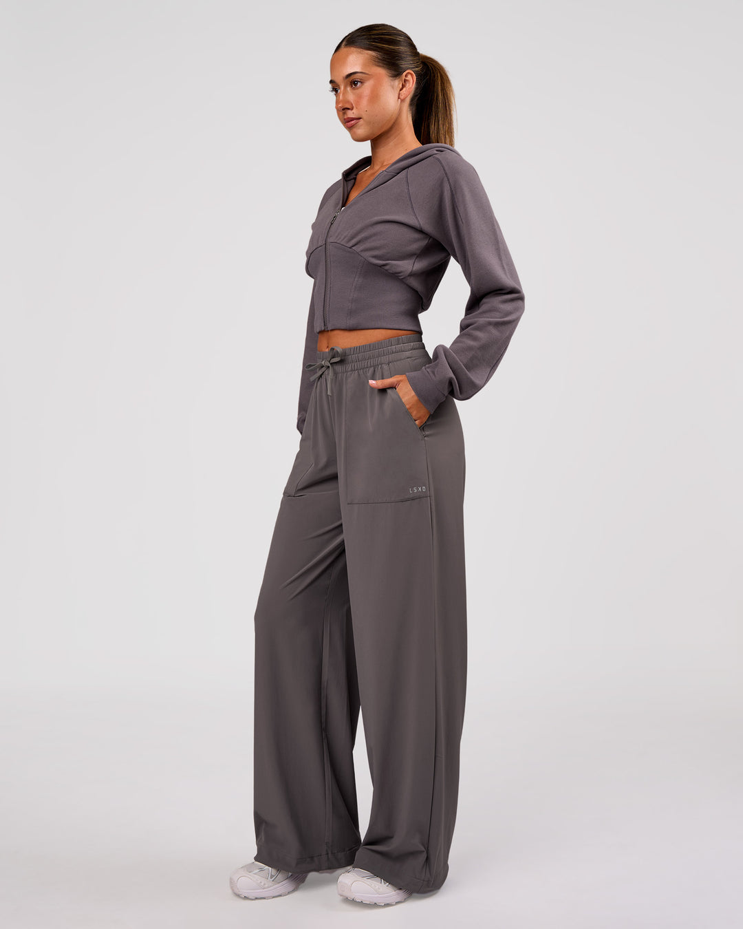 Woman wearing Bend Woven Pant - Duskstone | Model:Charli | Size:XS - view 1
