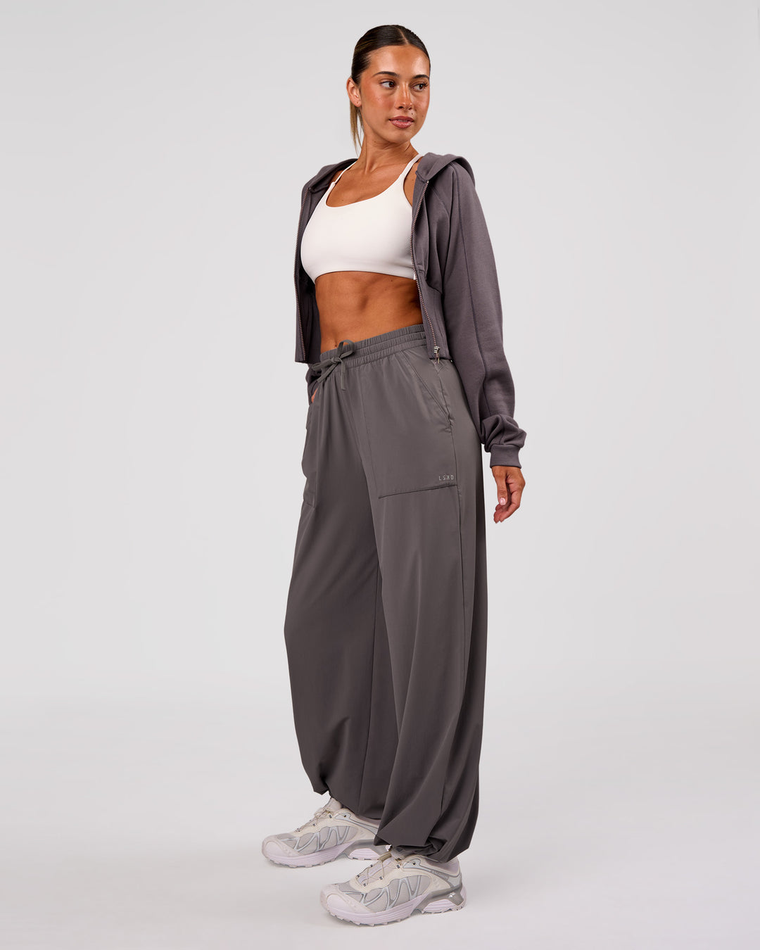 Woman wearing Bend Woven Pant - Duskstone | Model:Charli | Size:XS - view 3