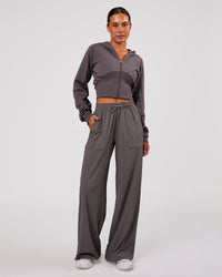 Woman wearing Bend Woven Pant - Duskstone | Model:Charli | Size:XS | Thumbnail Index: 6