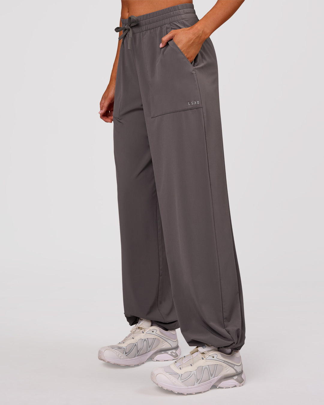 Woman wearing Bend Woven Pant - Duskstone | Model:Charli | Size:XS - view 9