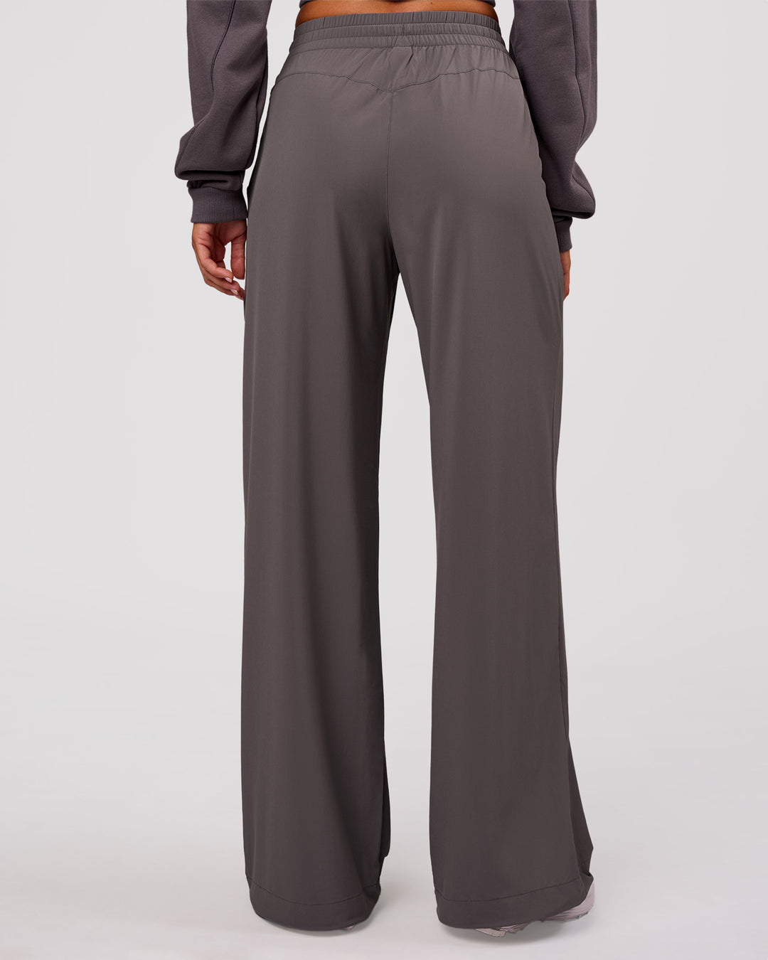 Woman wearing Bend Woven Pant - Duskstone | Model:Charli | Size:XS - view 12