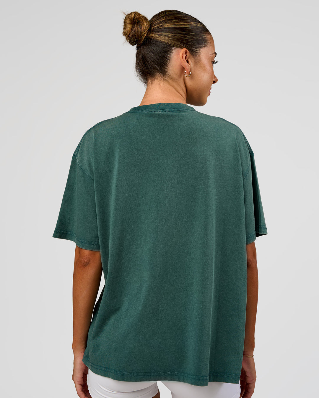 Woman wearing Go-To FLXCotton Oversized Tee - Transformative Teal Washed-White | Model:Charli | Size:XS - view 5