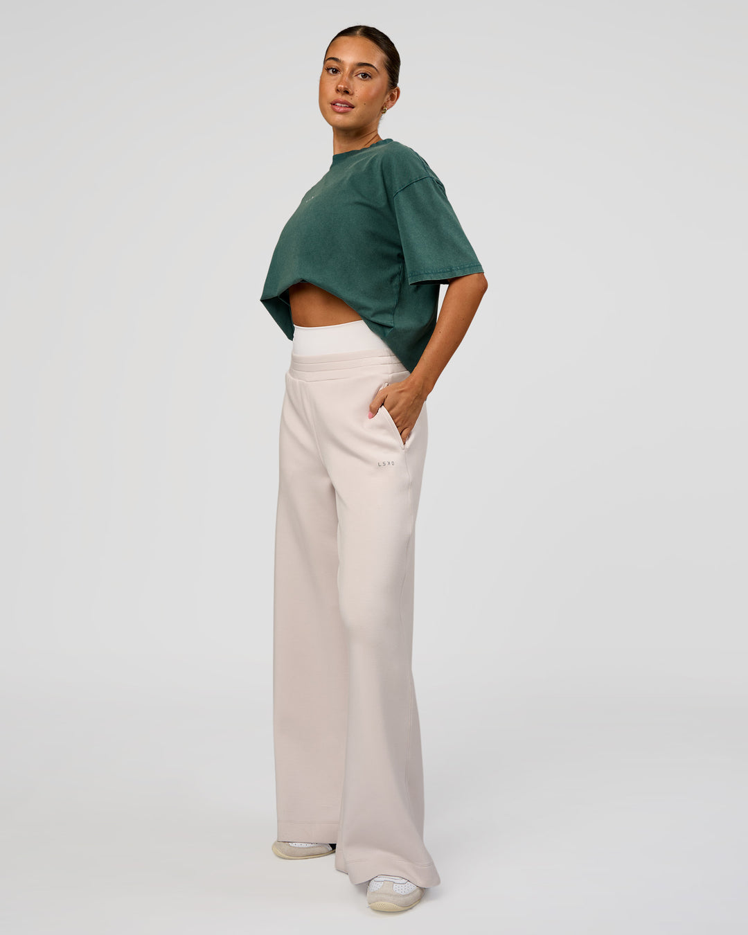 Woman wearing Go-To FLXCotton Oversized Tee - Transformative Teal Washed-White | Model:Charli | Size:XS - view 6