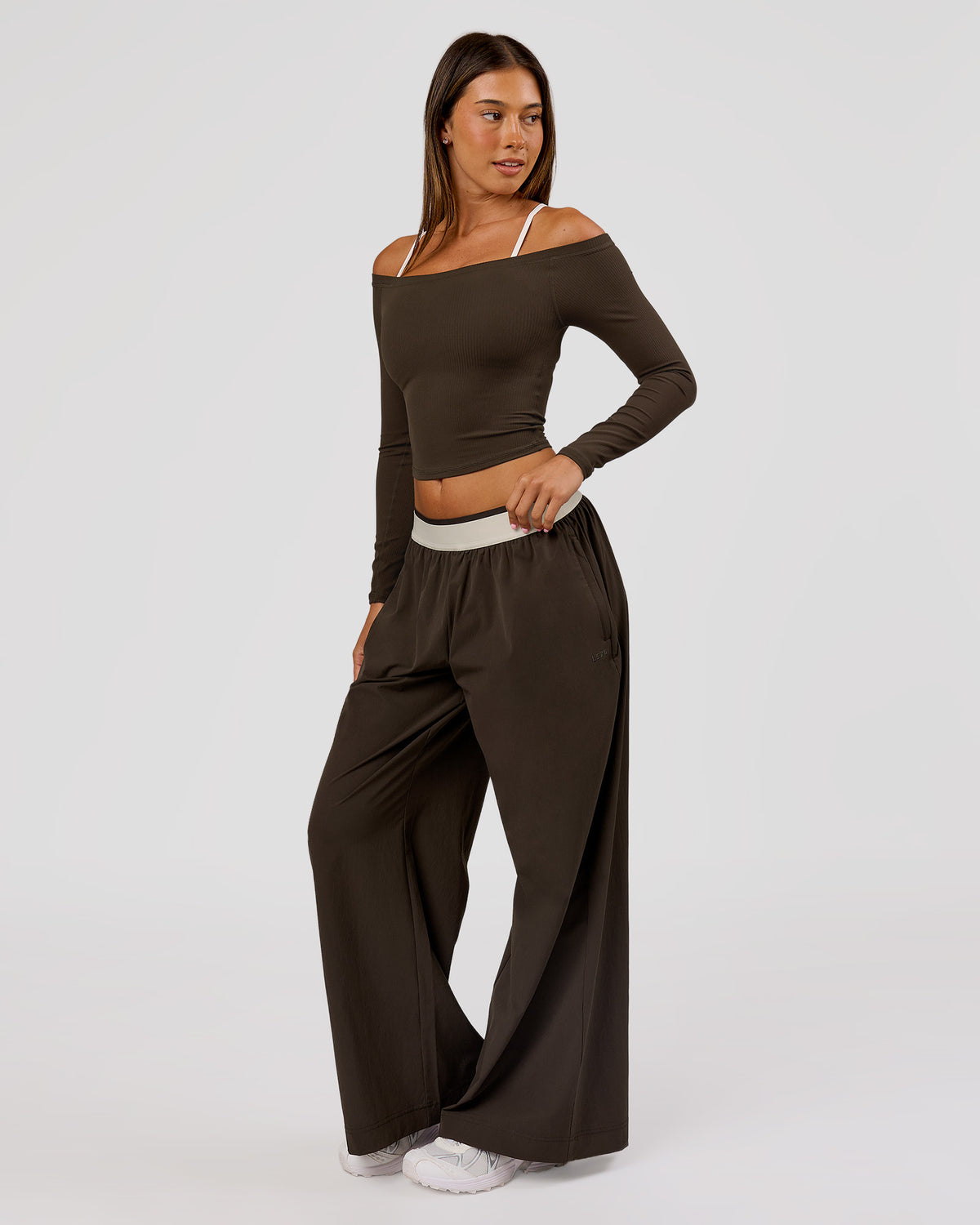 Woman wearing Stride Wide Leg Pant - Ground Coffee | Model:Charli | Size:XS - view 1