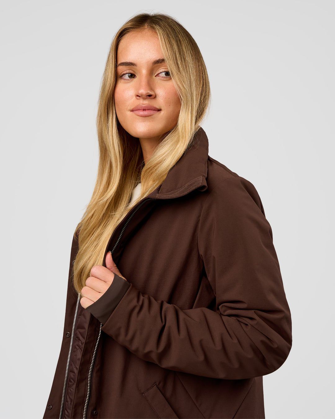 Woman wearing Auxiliary 2.0 Longline Jacket - Hot Chocolate | Model:Issy | Size:XS - view 5