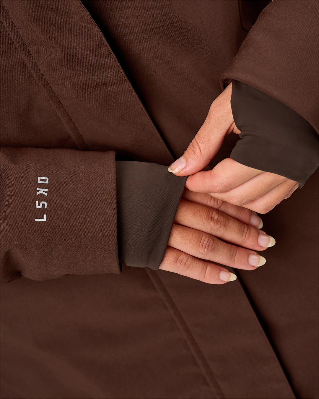 Woman wearing Auxiliary 2.0 Longline Jacket - Hot Chocolate | Model:Issy | Size:XS - view 8