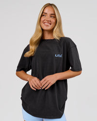 Woman wearing Blended FLXCotton Oversize Tee  - Black Washed | Model:Issy | Size:XS | Thumbnail Index: 5