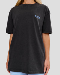 Woman wearing Blended FLXCotton Oversize Tee  - Black Washed | Model:Issy | Size:XS | Thumbnail Index: 8