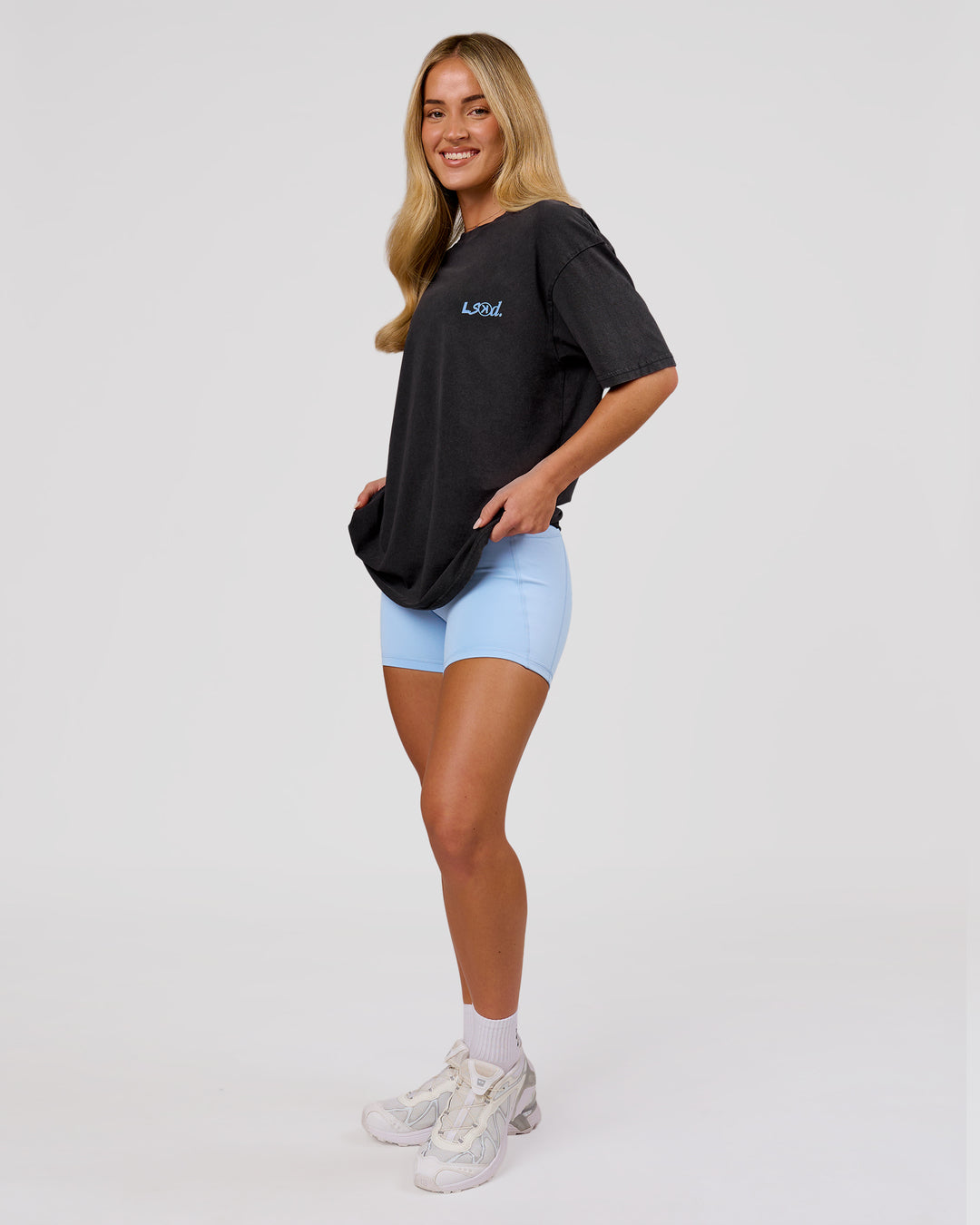 Woman wearing Blended FLXCotton Oversize Tee  - Black Washed | Model:Issy | Size:XS - view 11