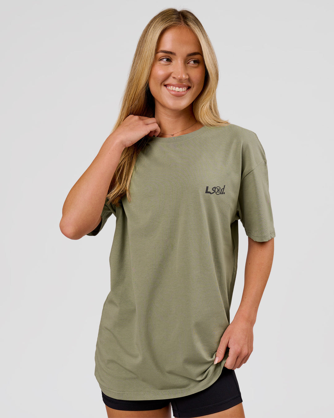 Woman wearing Blended FLXCotton Oversize Tee  - Fog | Model:Issy | Size:XS - view 6