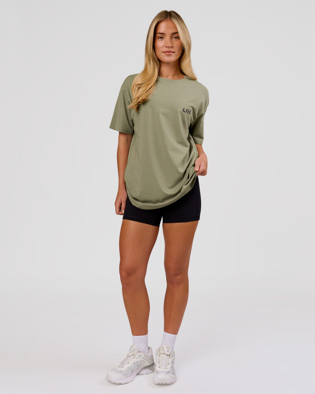 Woman wearing Blended FLXCotton Oversize Tee  - Fog | Model:Issy | Size:XS - view 14
