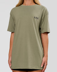 Woman wearing Blended FLXCotton Oversize Tee  - Fog | Model:Issy | Size:XS | Thumbnail Index: 14