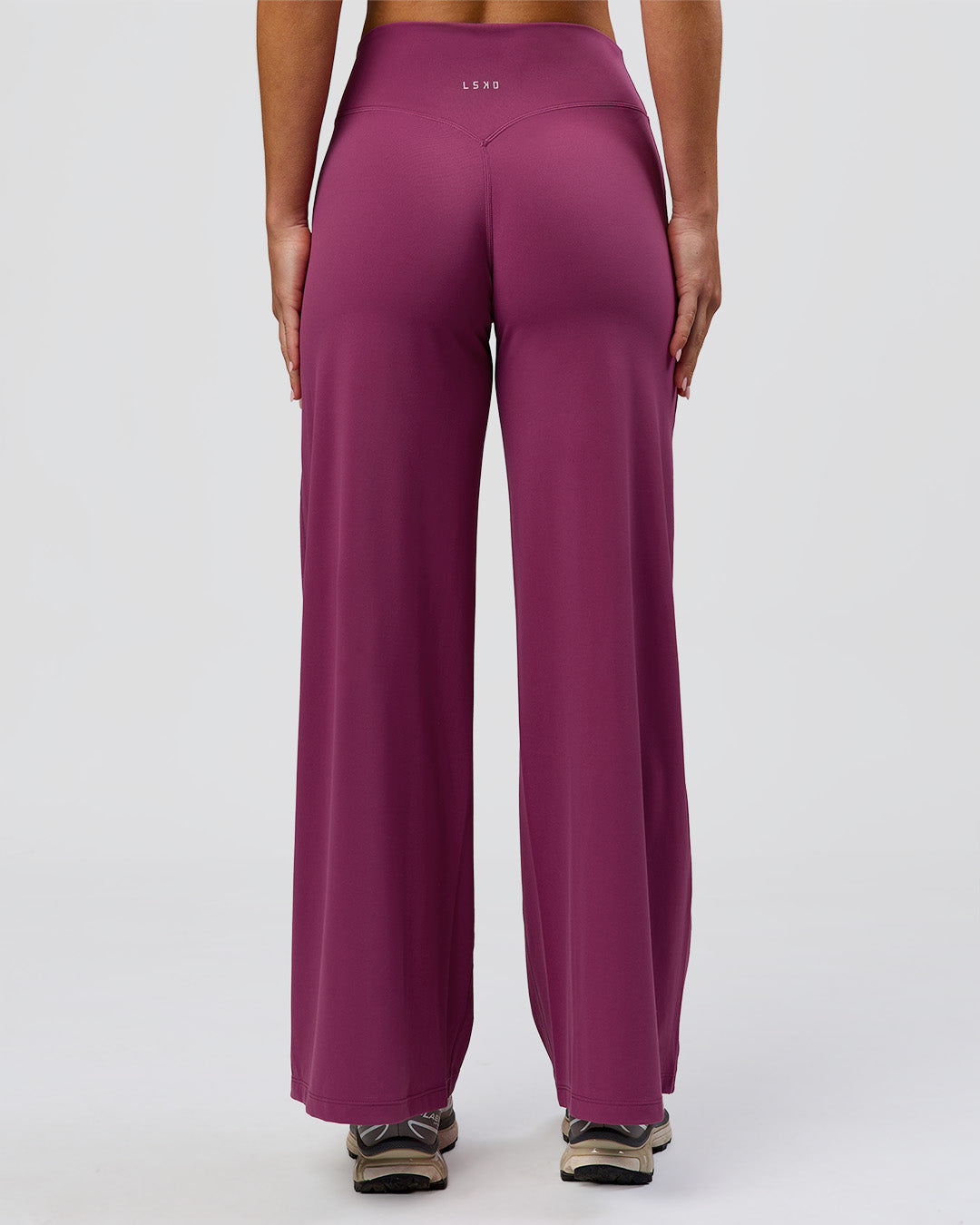 Woman wearing Elixir High-Rise Petite Pant - Boysenberry | Model:Issy | Size:XS - view 5