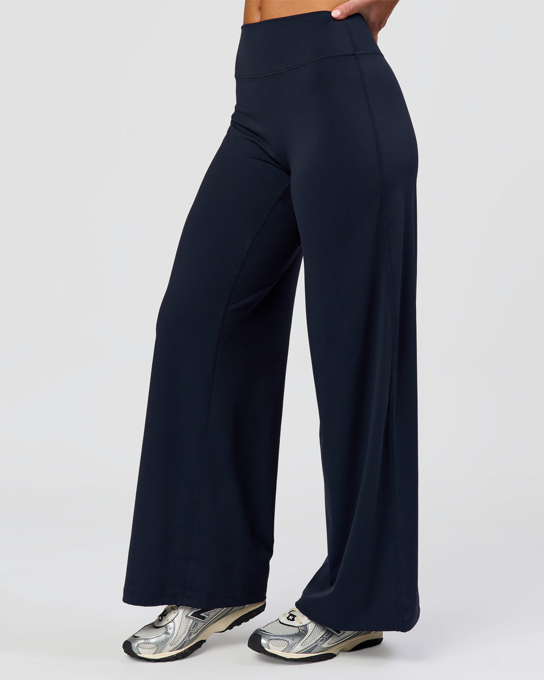 Woman wearing Elixir High-Rise Petite Pant - Midnight Navy | Model:Issy | Size:XS - view 2