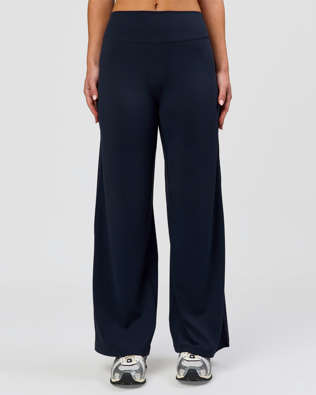 Woman wearing Elixir High-Rise Petite Pant - Midnight Navy | Model:Issy | Size:XS - view 9