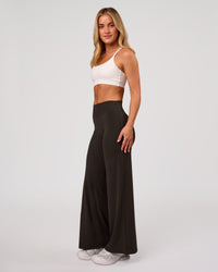 Woman wearing Elixir High-Rise Petite Pant - Ground Coffee | Model:Issy | Size:XS | Thumbnail Index: 6