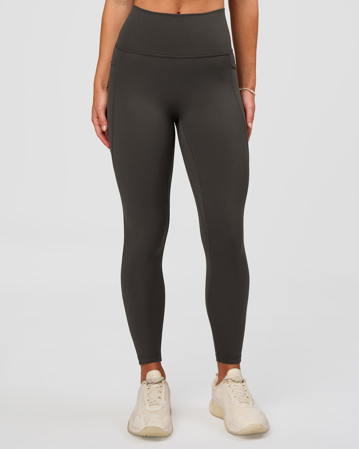 Woman wearing Fusion Ultra High-Rise 7/8 Legging Pockets - Onyx | Model:Issy | Size:XS