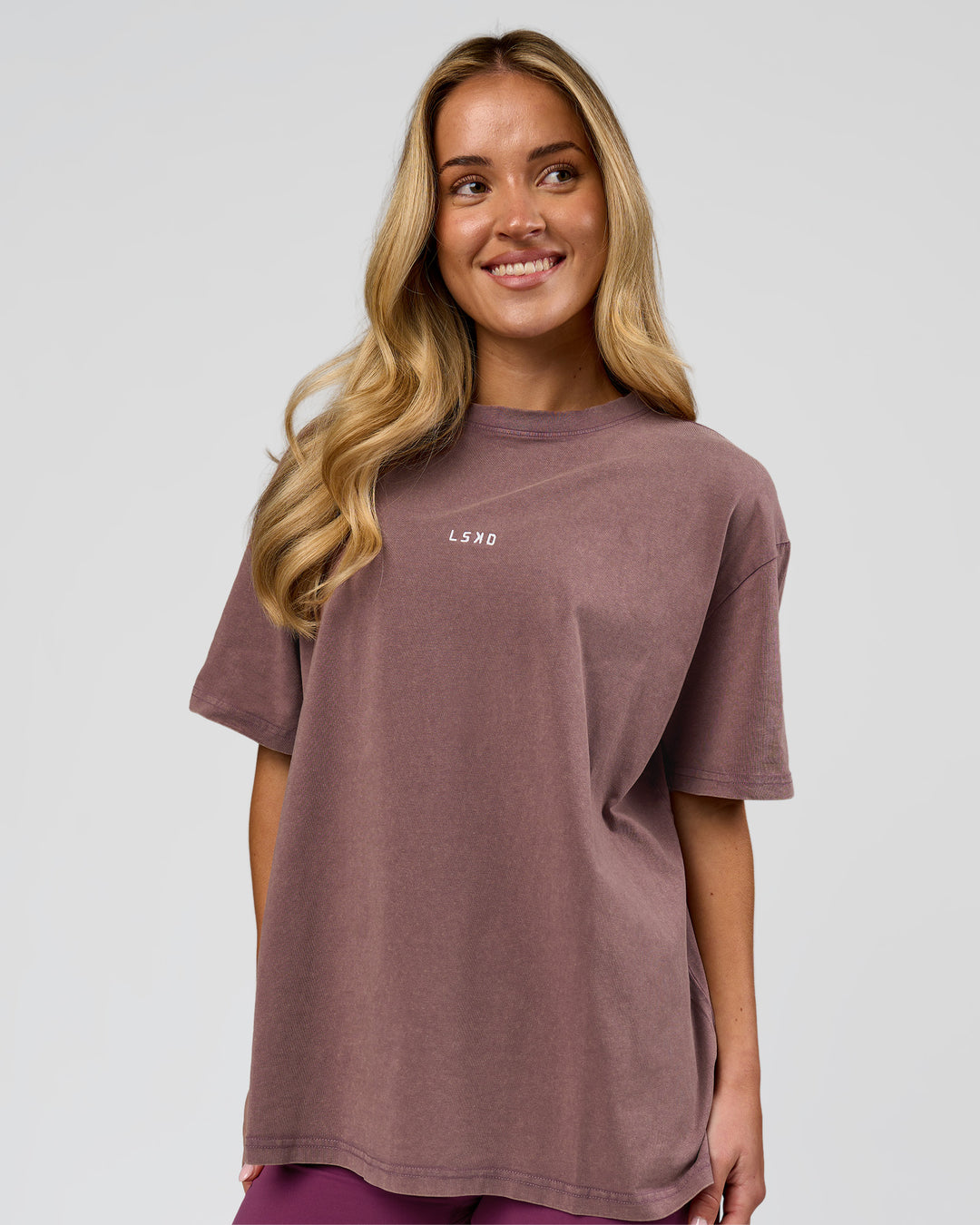 Woman wearing Go-To FLXCotton Oversized Tee - Cocoa Powder Washed-White | Model:Issy | Size:XS - view 1