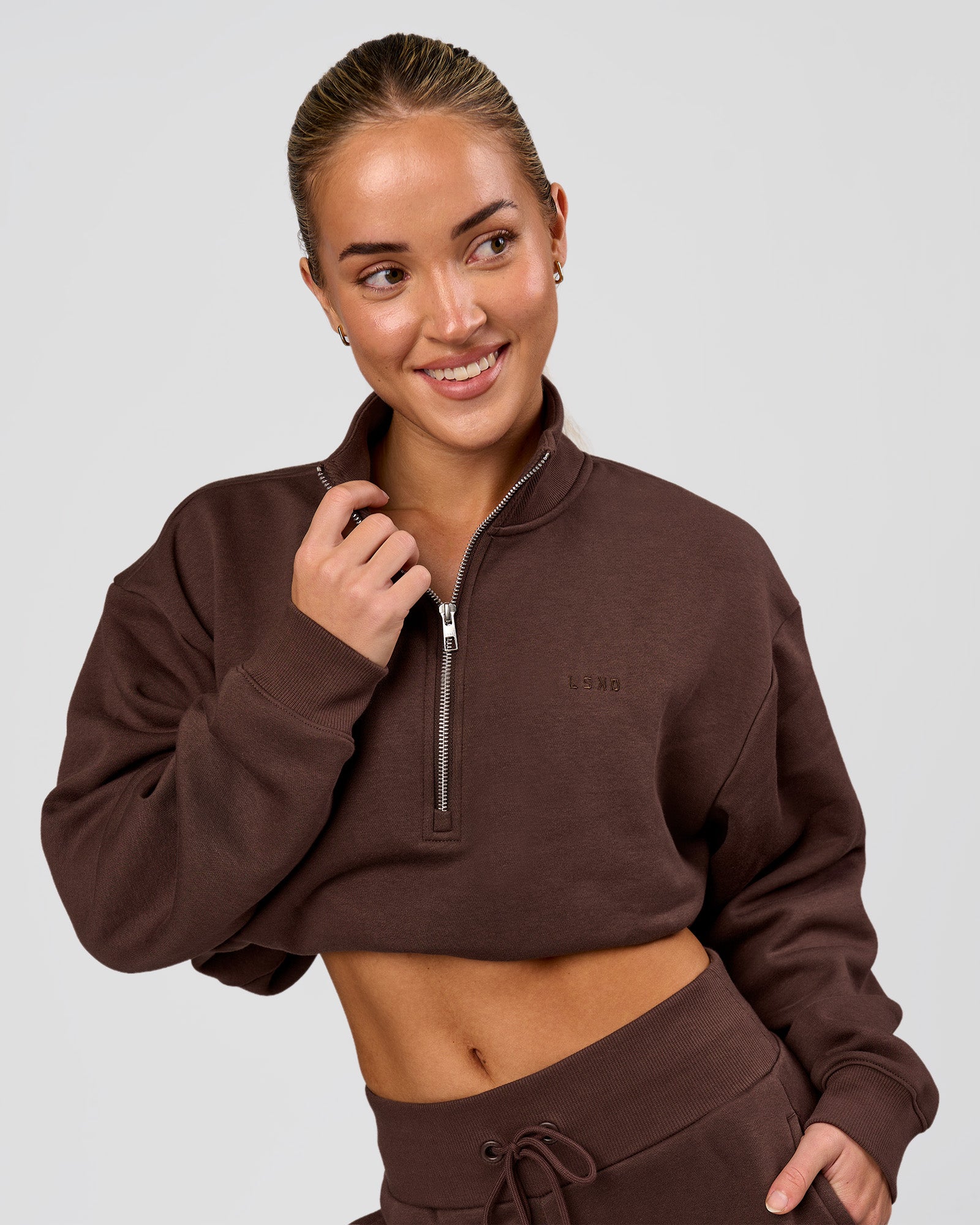 Woman wearing Go-To Oversized Quarter Zip Sweater - Hot Chocolate | Model:Issy | Size:XS