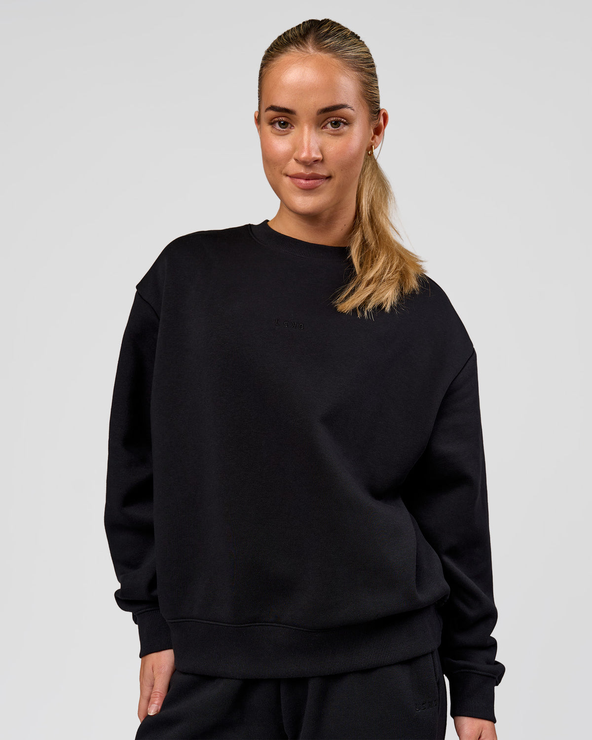 Woman wearing Go-To Oversized Sweater - Black | Model:Issy | Size:XS