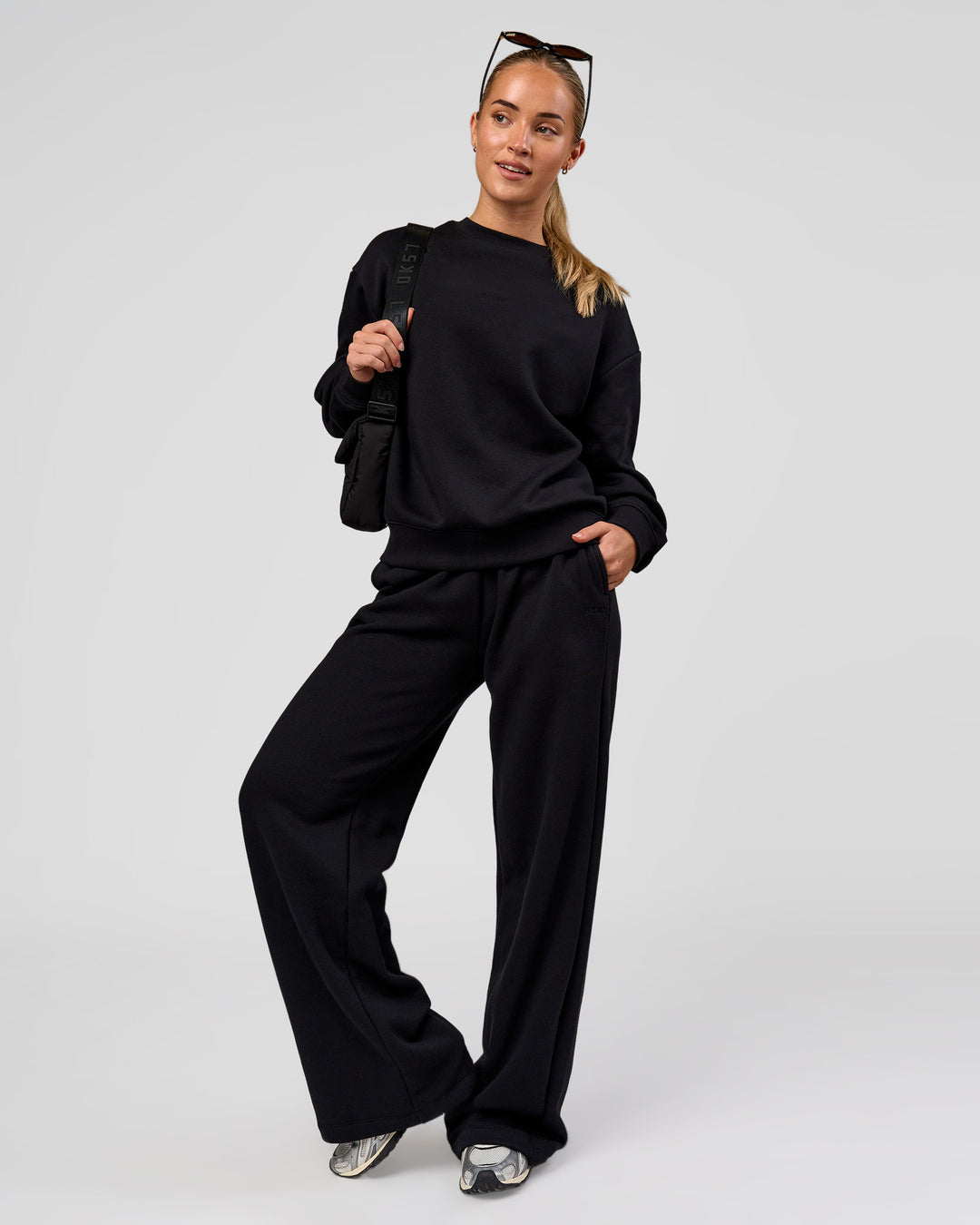 Woman wearing Go-To Oversized Sweater - Black | Model:Issy | Size:XS - view 4