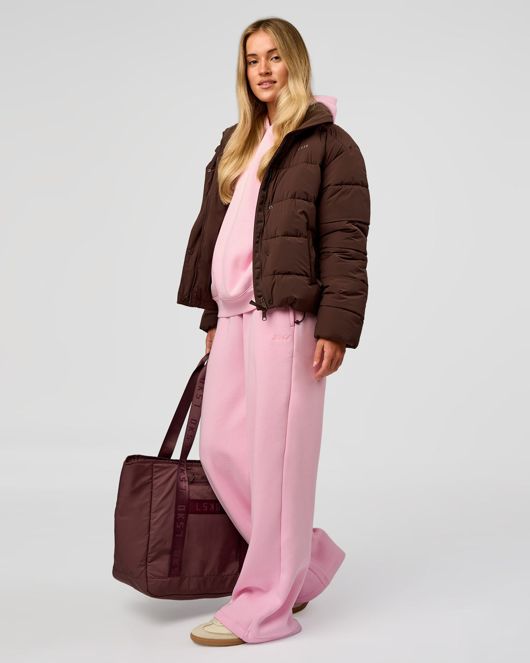 Woman wearing Go-To Puffer Jacket - Hot Chocolate | Model:Issy | Size:XS - view 13