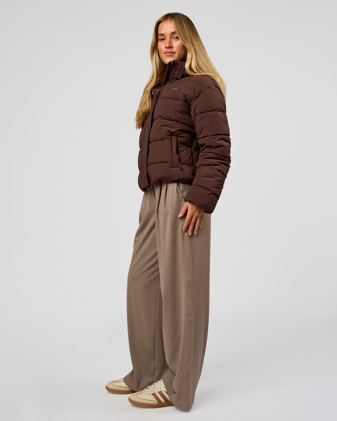 Woman wearing Go-To Puffer Jacket - Hot Chocolate | Model:Issy | Size:XS - view 4