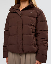 Woman wearing Go-To Puffer Jacket - Hot Chocolate | Model:Issy | Size:XS | Thumbnail Index: 2