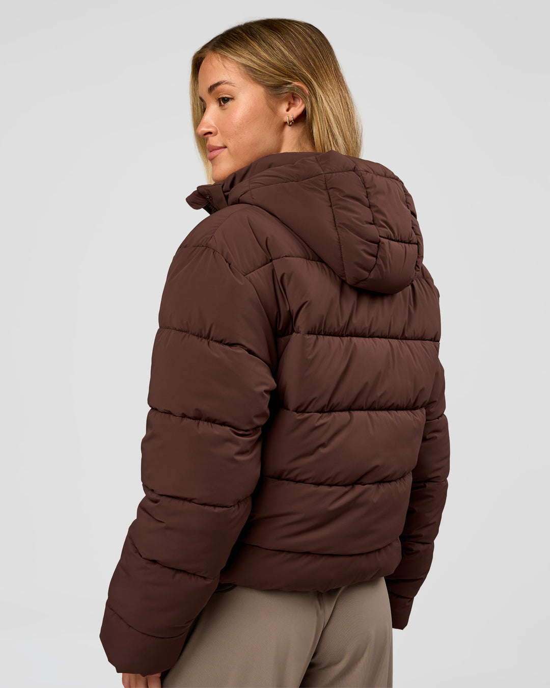Woman wearing Go-To Puffer Jacket - Hot Chocolate | Model:Issy | Size:XS - view 8