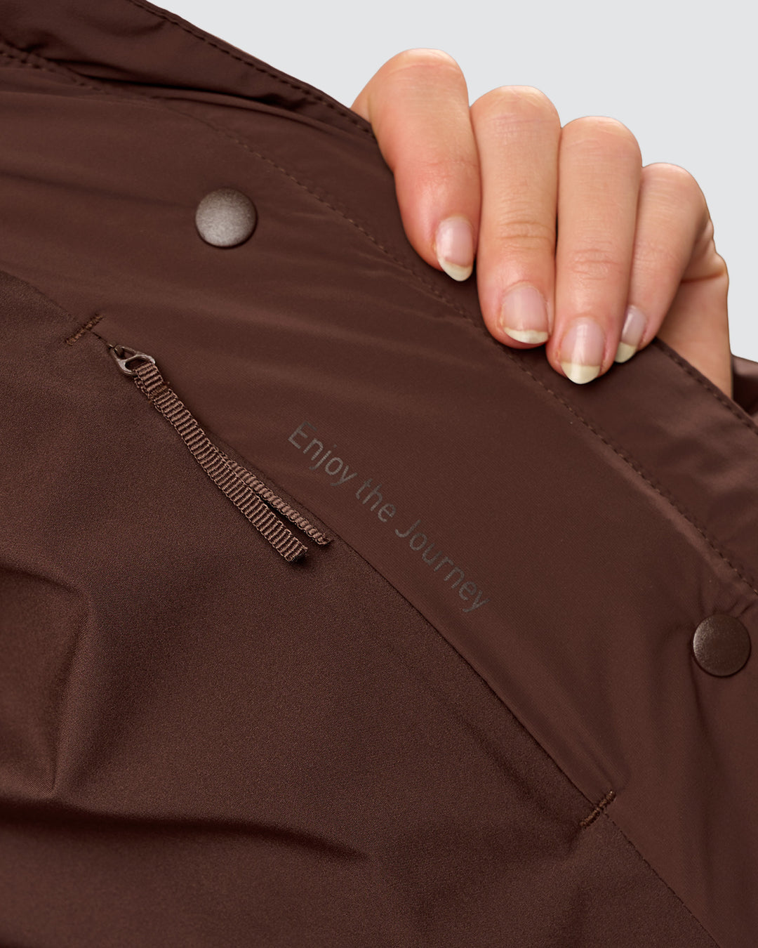 Woman wearing Go-To Puffer Jacket - Hot Chocolate | Model:Issy | Size:XS - view 10