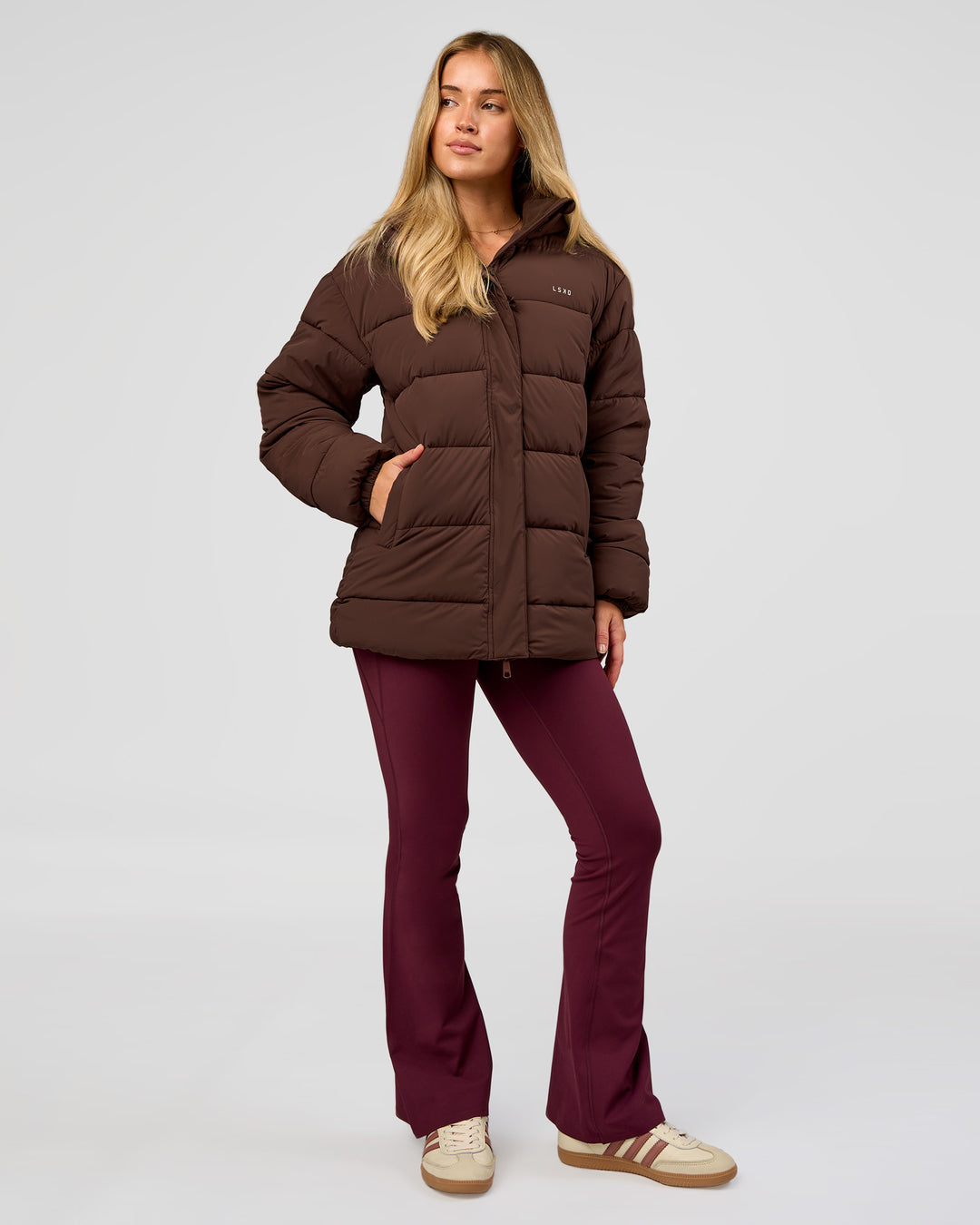 Woman wearing Go-To Puffer Mid Jacket - Hot Chocolate | Model:Issy | Size:XS - view 8