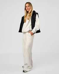 Woman wearing Go-To Puffer Vest - Black | Model:Issy | Size:XS | Thumbnail Index: 6