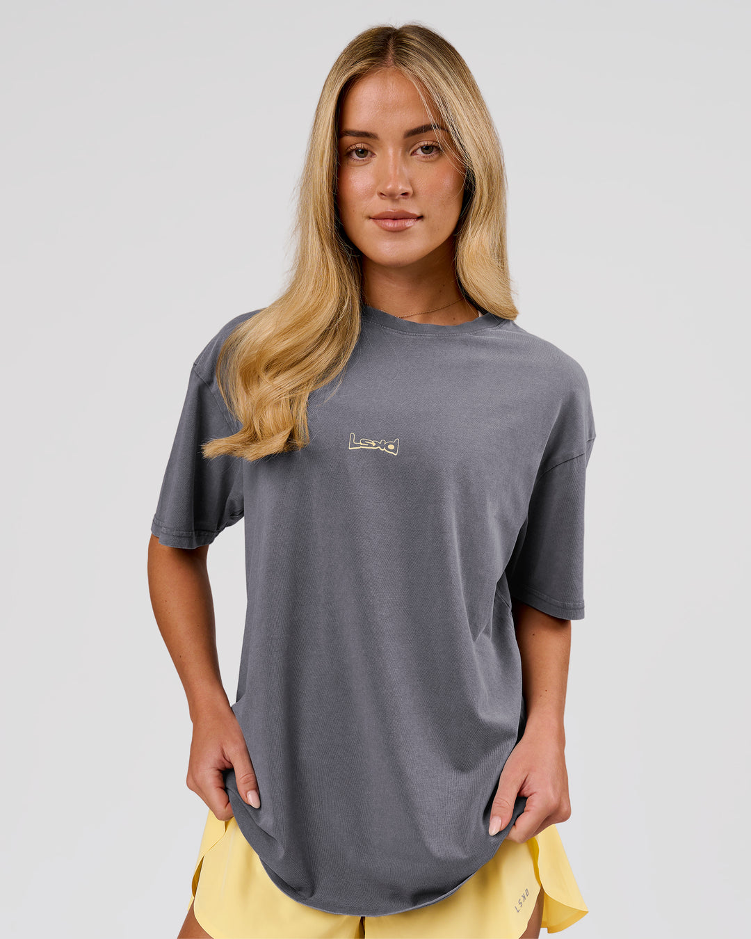 Woman wearing Magma FLXCotton Oversize Tee  - Dark Storm Washed-Lemon | Model:Issy | Size:XS - view 11