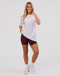 Woman wearing Magma FLXCotton Oversize Tee  - White-Pink Rose | Model:Issy | Size:XS | Thumbnail Index: 16