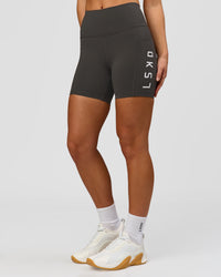 Woman wearing Rep Ultra High-Rise 4" Short Pockets - Onyx-White | Model:Issy | Size:XS | Thumbnail Index: 6