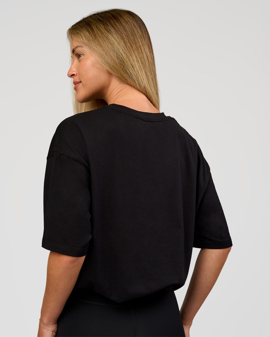 Woman wearing VS6 1% Better FLXCotton Oversize Tee - Black | Model:Issy | Size:XS - view 10