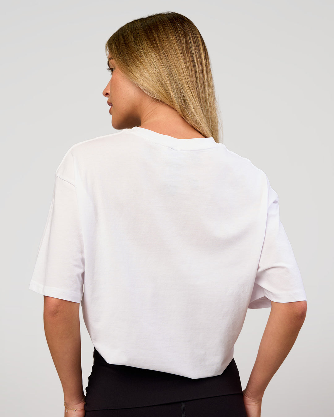 Woman wearing VS6 1% Better FLXCotton Oversize Tee - White | Model:Issy | Size:XS - view 12