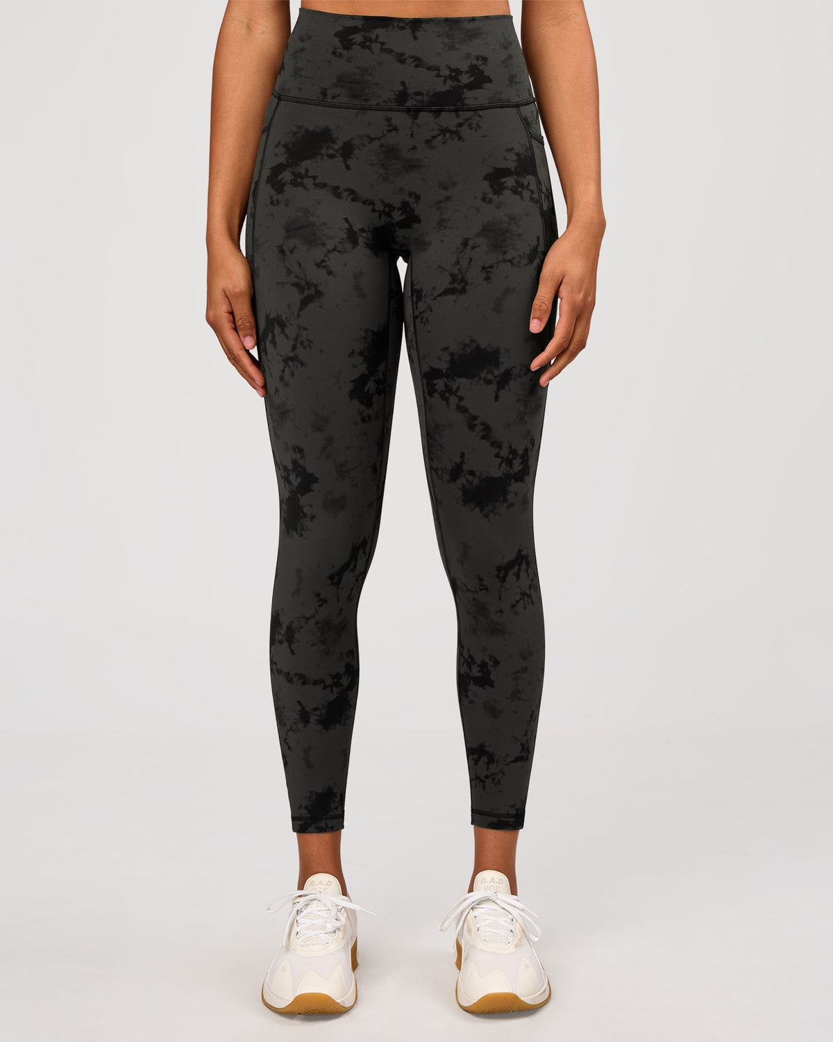 Woman wearing Fusion Ultra High-Rise 7/8 Legging Pockets - Obsidian/Black Tye Dye | Model:Rosie | Size:XS