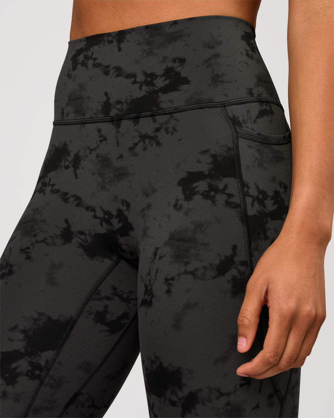 Woman wearing Fusion Ultra High-Rise 7/8 Legging Pockets - Obsidian/Black Tye Dye | Model:Rosie | Size:XS - view 8