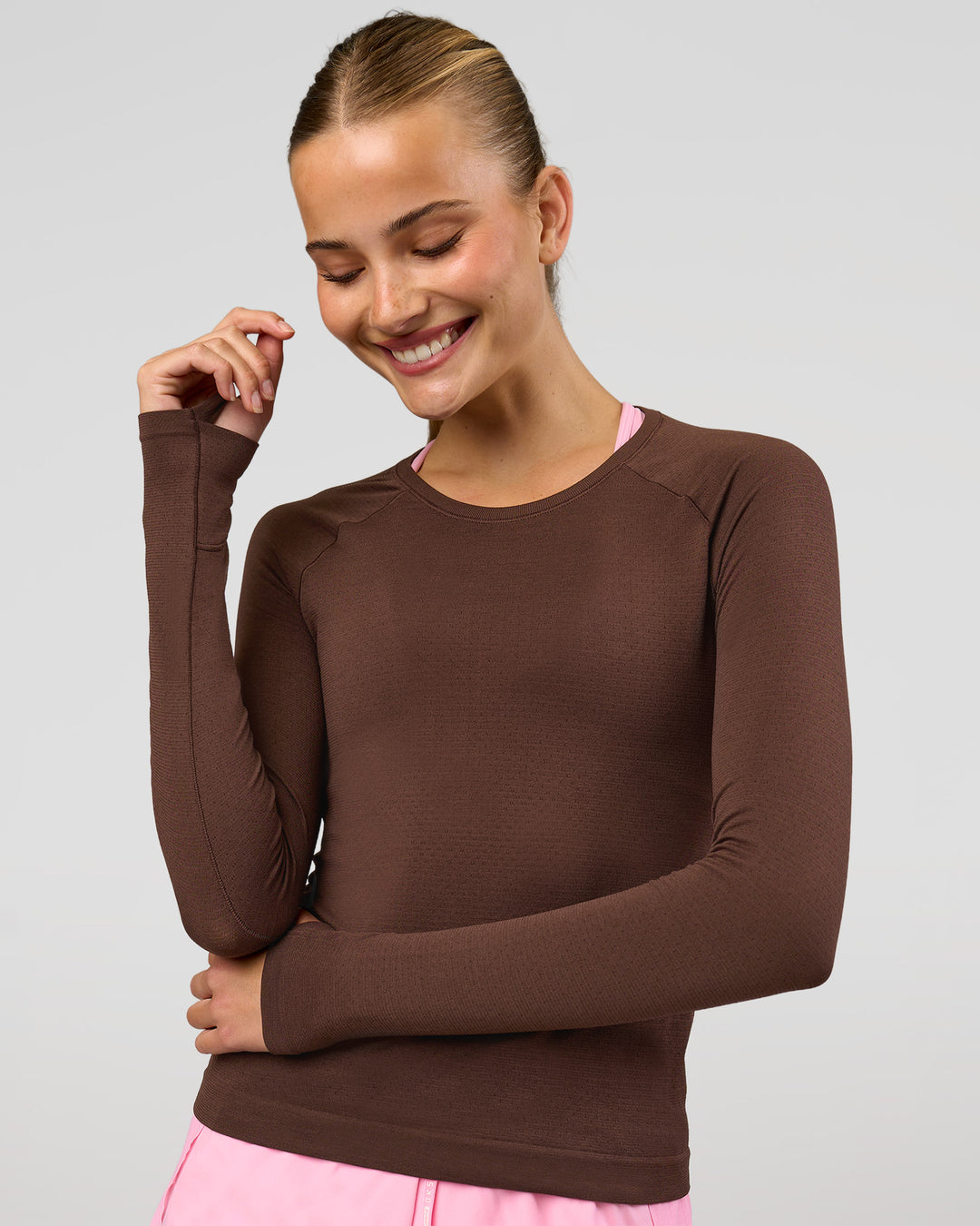 Woman wearing AeroFLX+ Seamless Long Sleeve Tee - Hot Chocolate/Hot Chocolate | Model:Taneisha | Size:XS - view 8