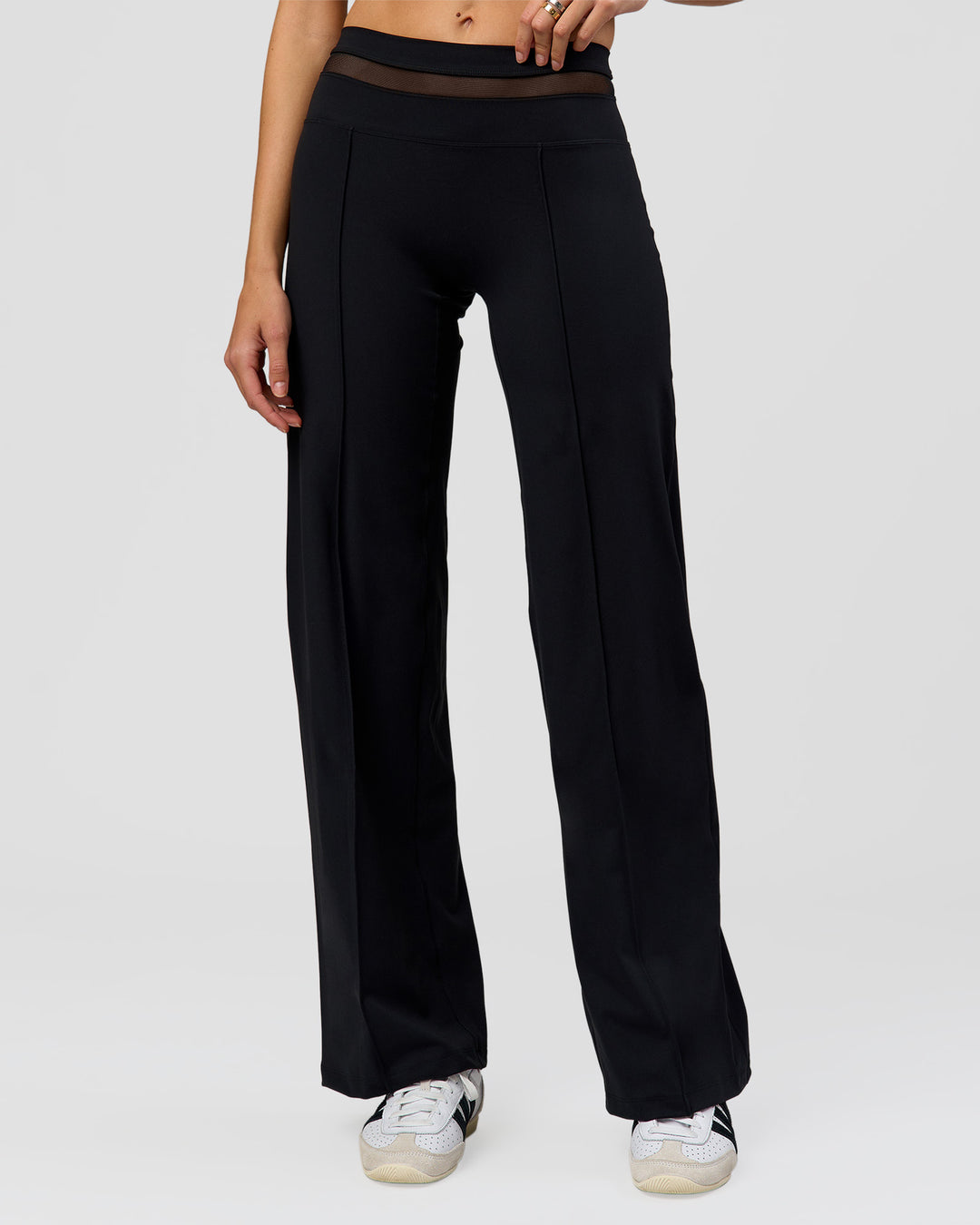 Woman wearing Dare Wide Leg Pant - Black | Model:Taneisha | Size:XS - view 8