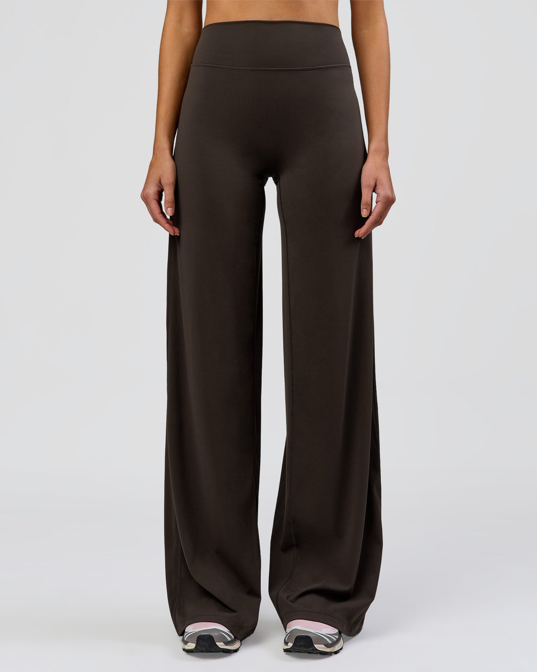 Woman wearing Elixir High-Rise Tall Pant - Ground Coffee | Model:Taneisha | Size:XS - view 5